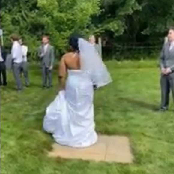 David’s Bridal wedding dress size 10 - Picture 3 of 10